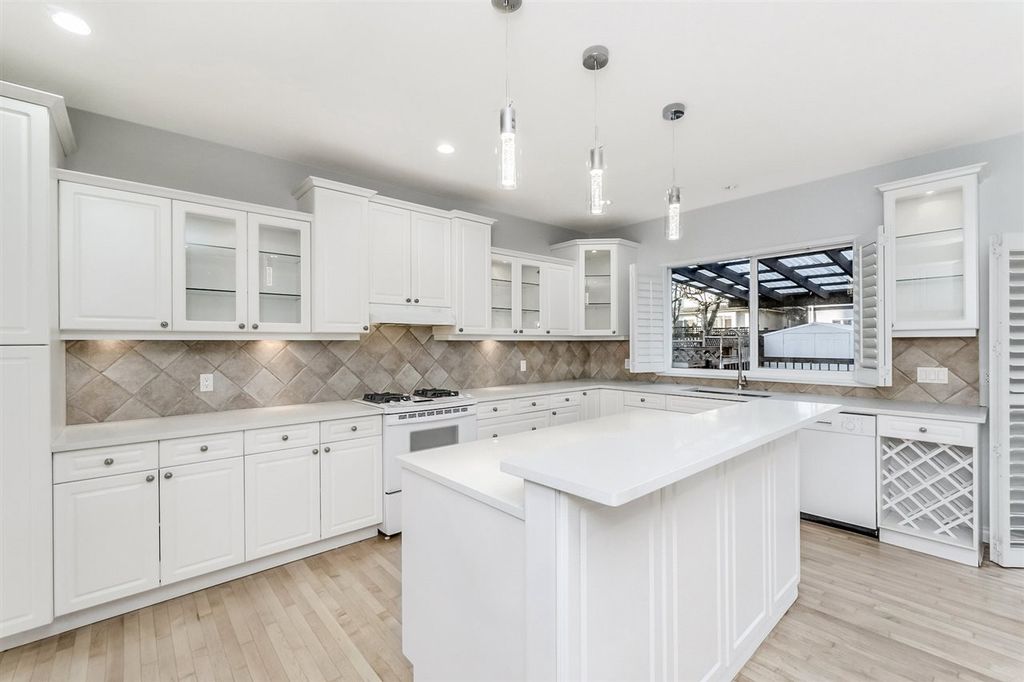 listing image 1104026423909475279