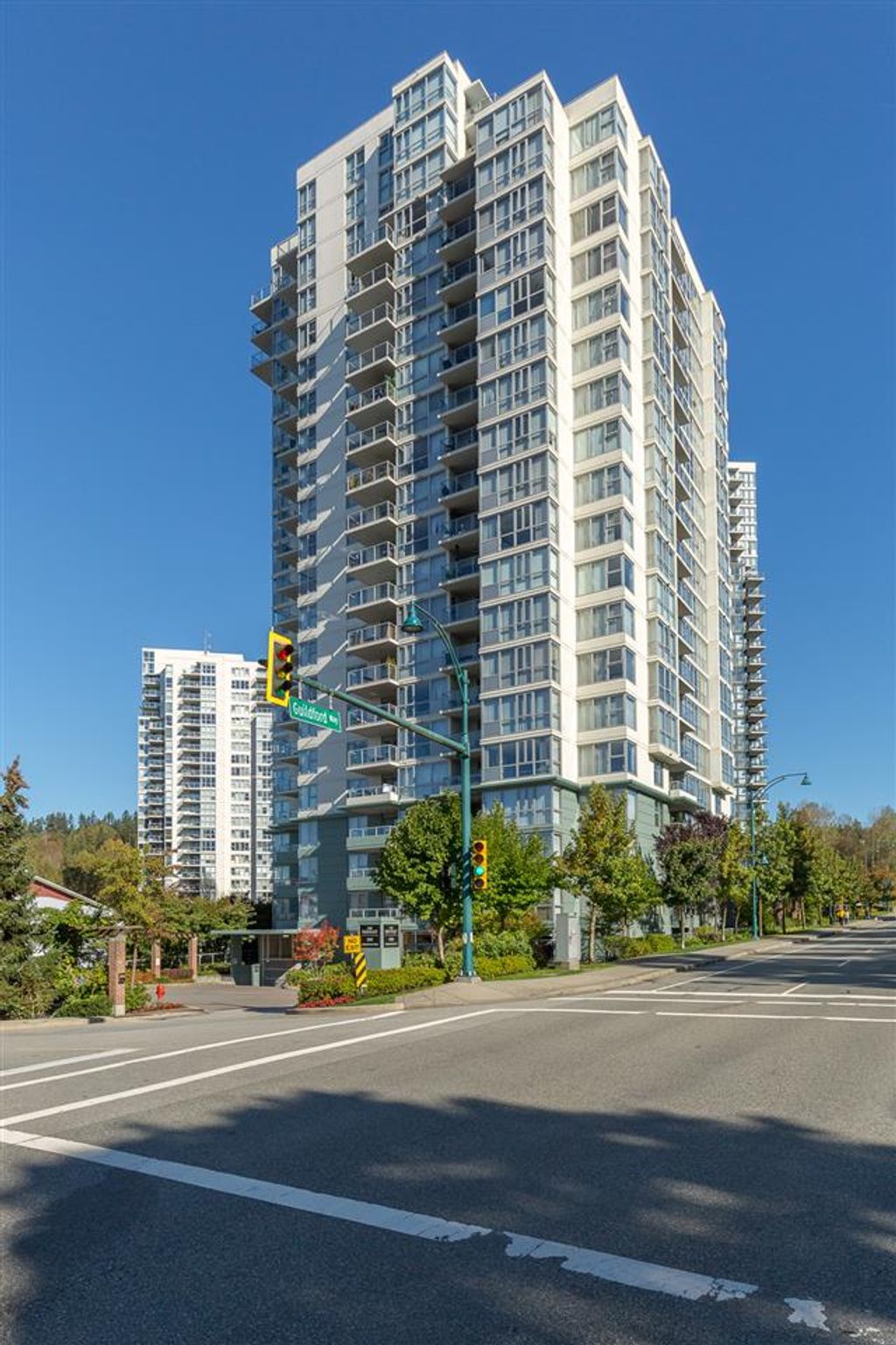 listing image 1109601397425394051