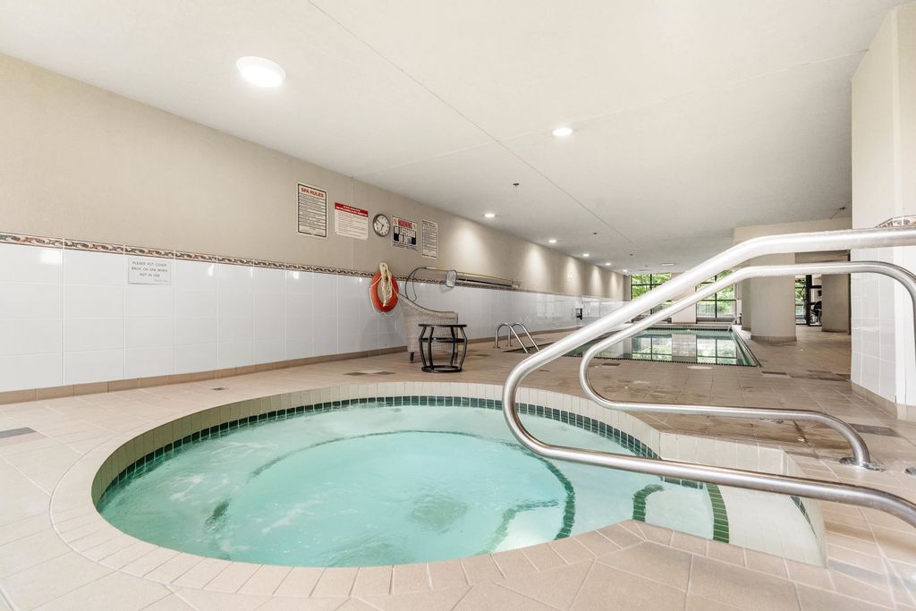 listing image 1103092887931656514