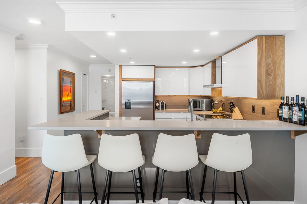 listing image 1105704127435898819