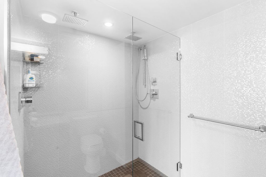 listing image 1109574286823779616