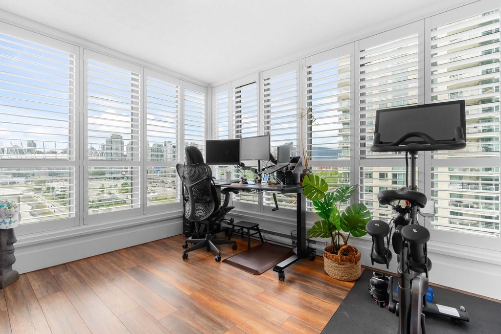 listing image 1109927734272654665