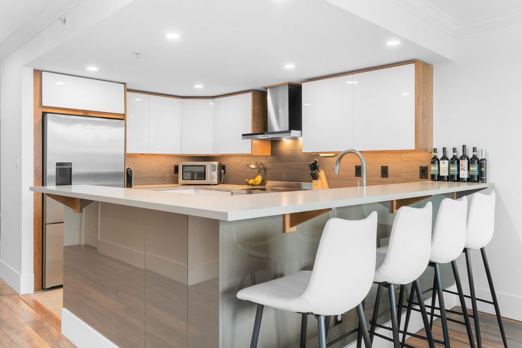 listing image 1104863372649619737