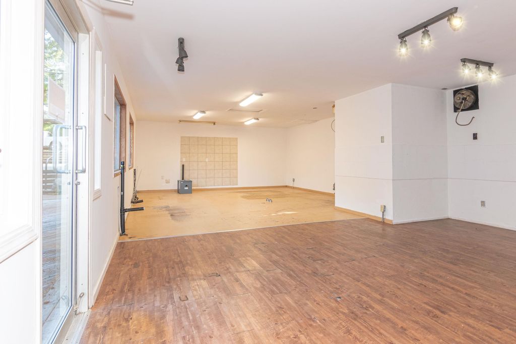 listing image 1100933616386290711