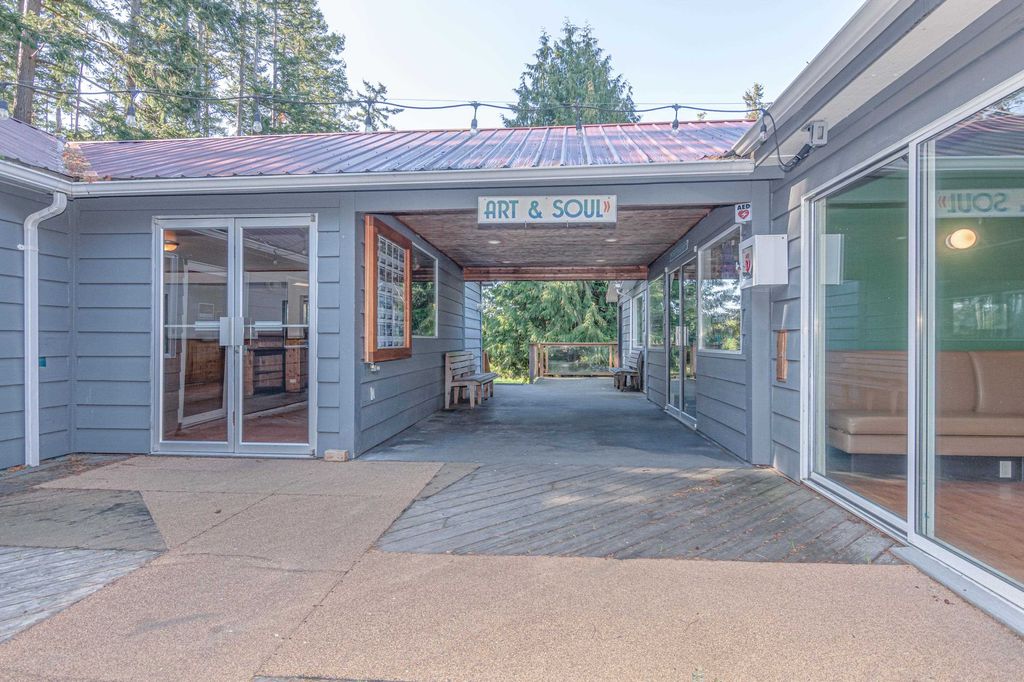 listing image 1102567677789432079