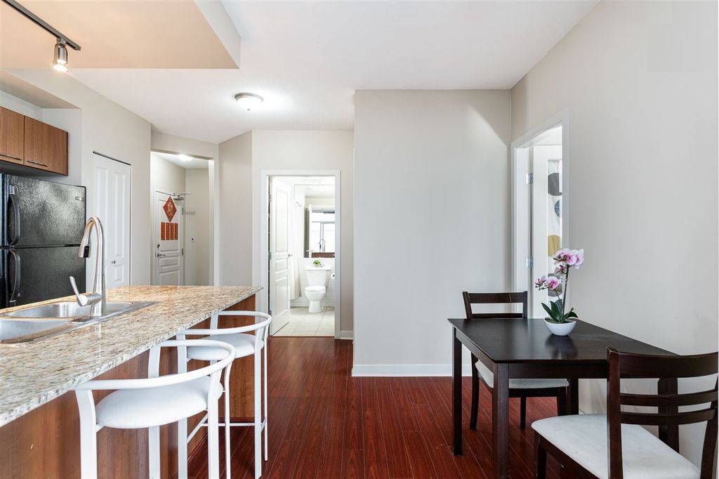 listing image 1100018684582065733