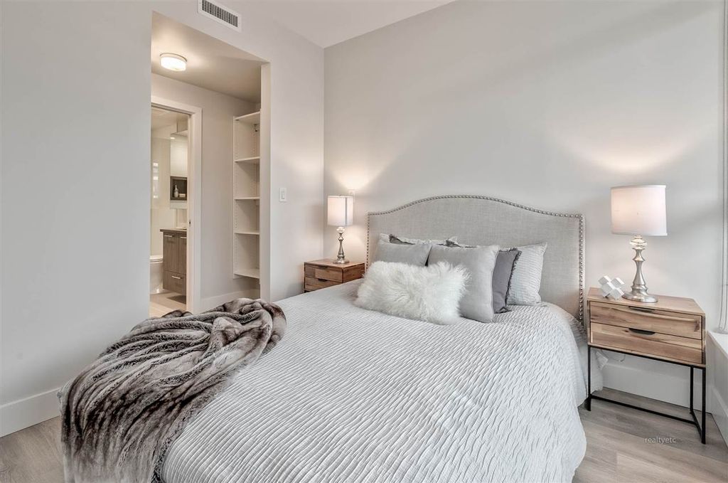 listing image 1107683499133887633