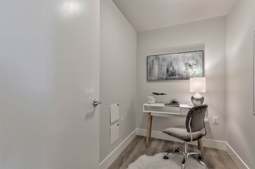 listing image 1101081369635932325