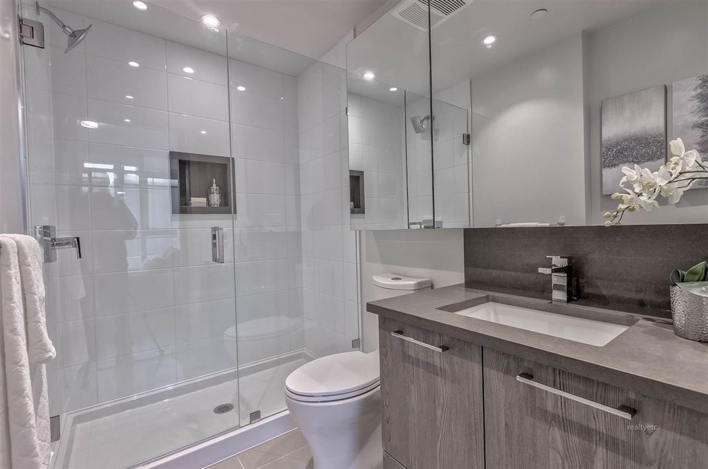 listing image 1106831363126581729