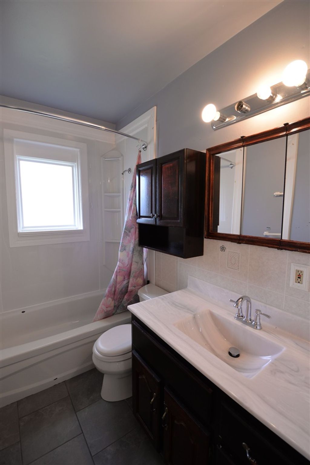 listing image 1102471064421451792