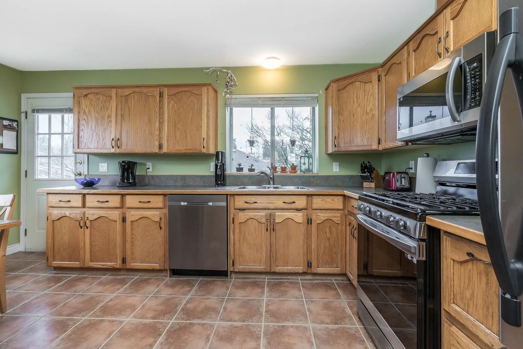 listing image 1108346333437350345