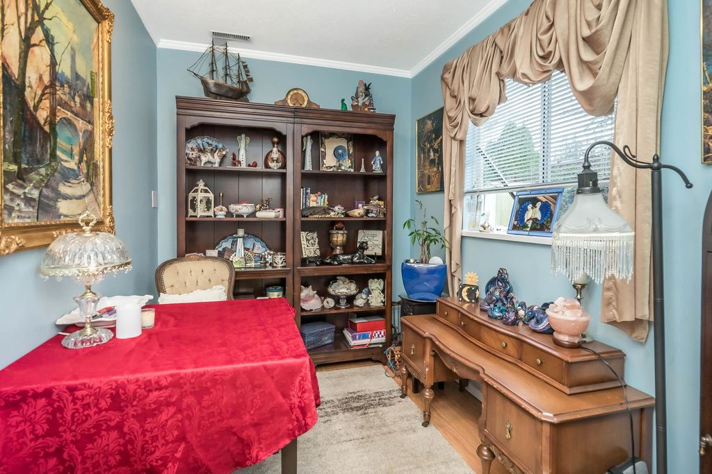 listing image 1108925700627241755