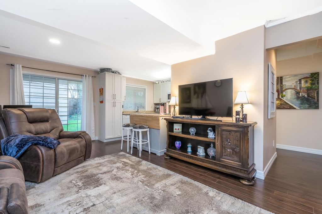 listing image 1104014499224411576