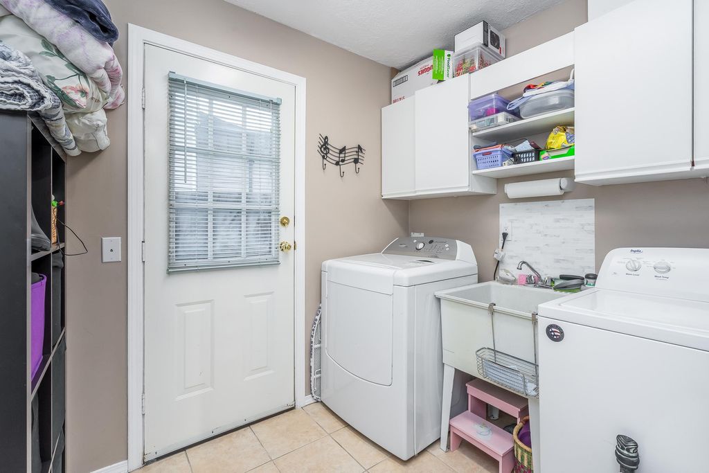 listing image 1102536616507592642