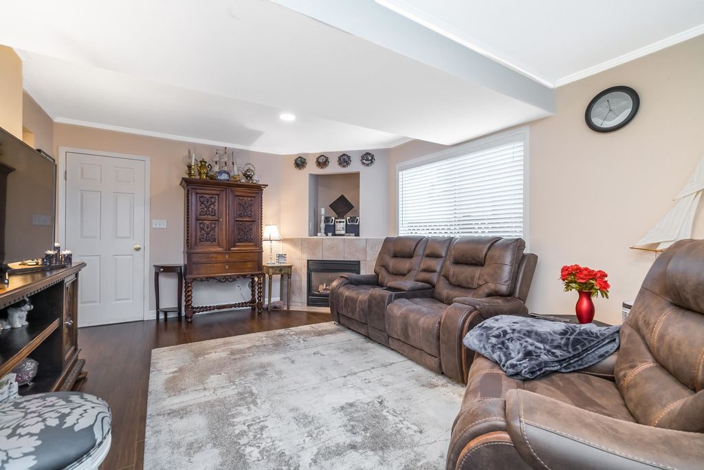 listing image 1101372507395540048