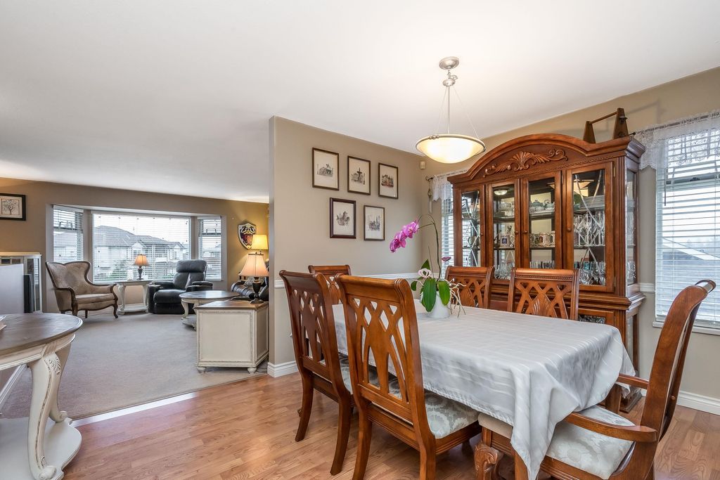 listing image 1107856463575621310