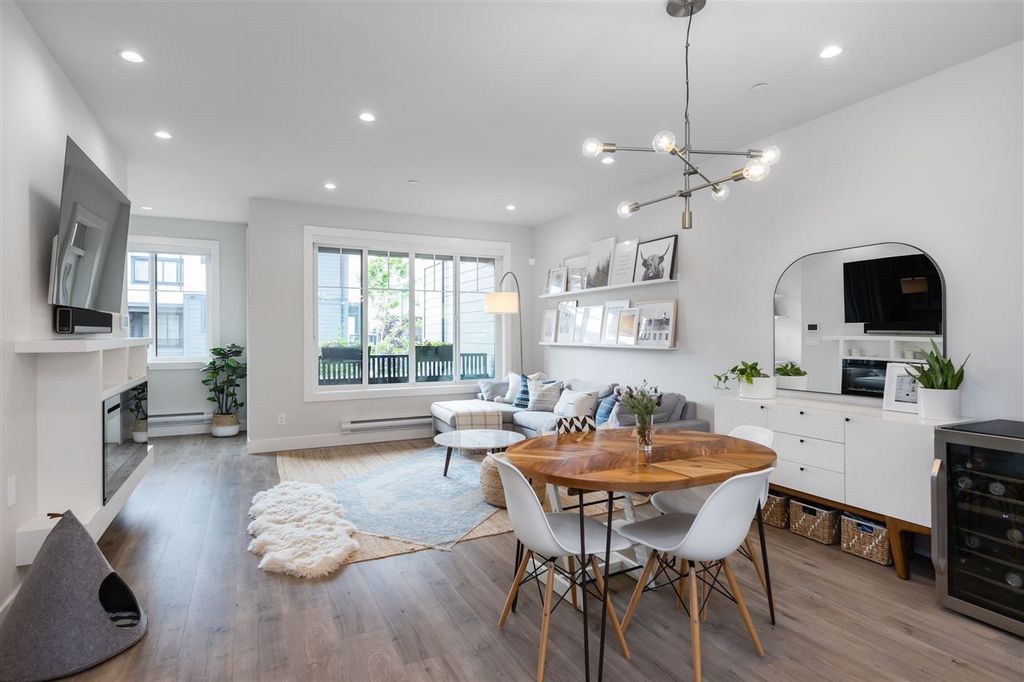 listing image 1100517099482832326
