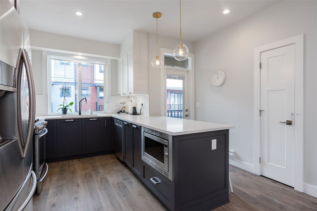 listing image 1100300684437531533