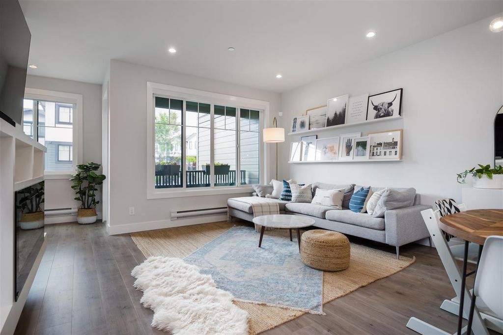 listing image 1106358600881074819