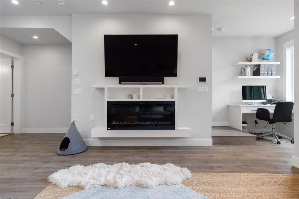 listing image 1102168279832736896