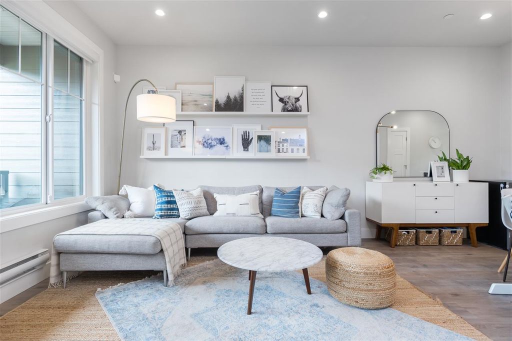 listing image 1101377130292364609