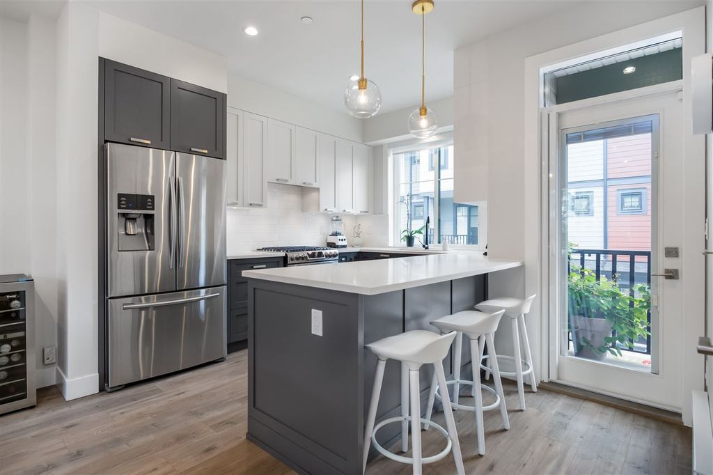 listing image 1102636025363457096