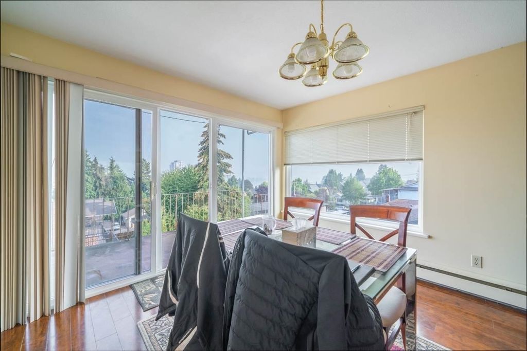 listing image 1109371256561602752