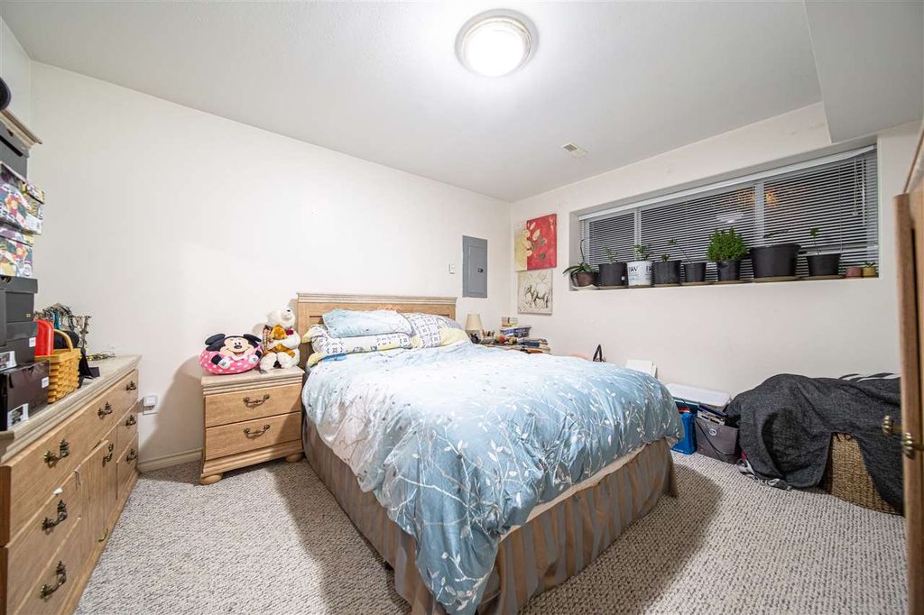 listing image 1103096519124517313