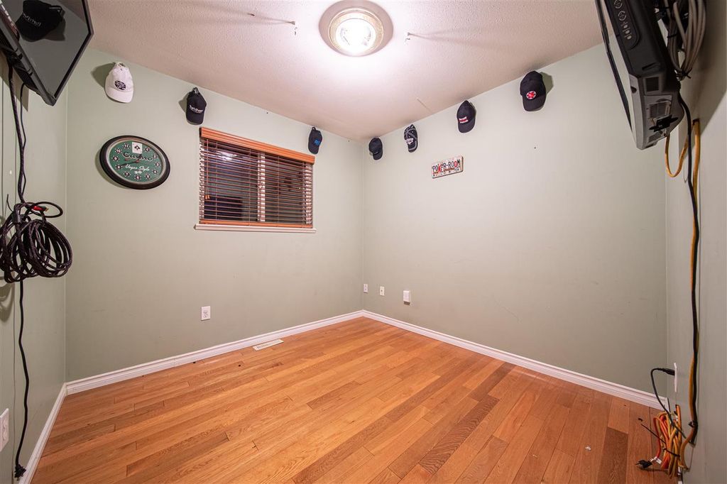 listing image 1104749534533472417