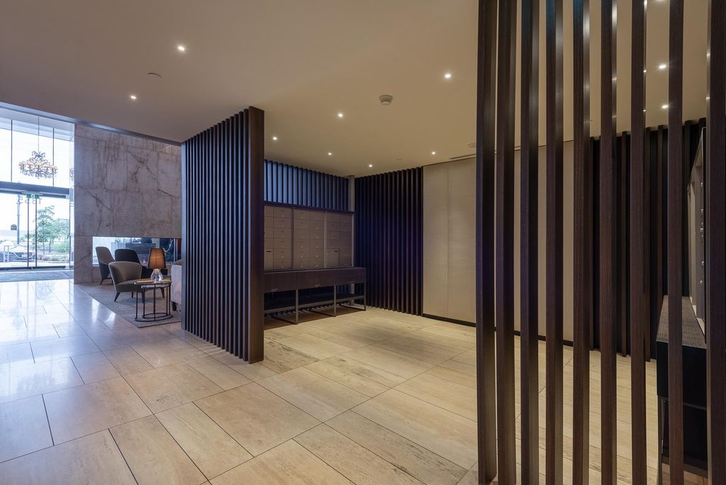 listing image 1101089191312776644