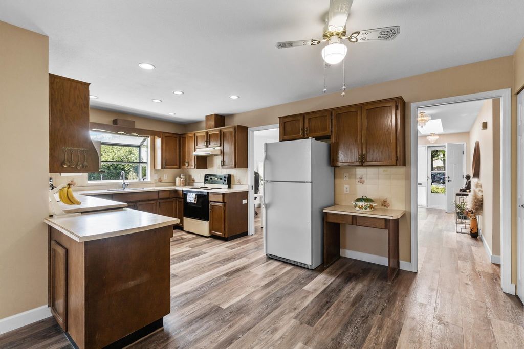 listing image 1106059672751866741