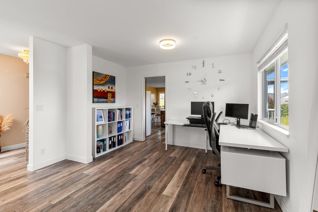 listing image 1106482396487947683