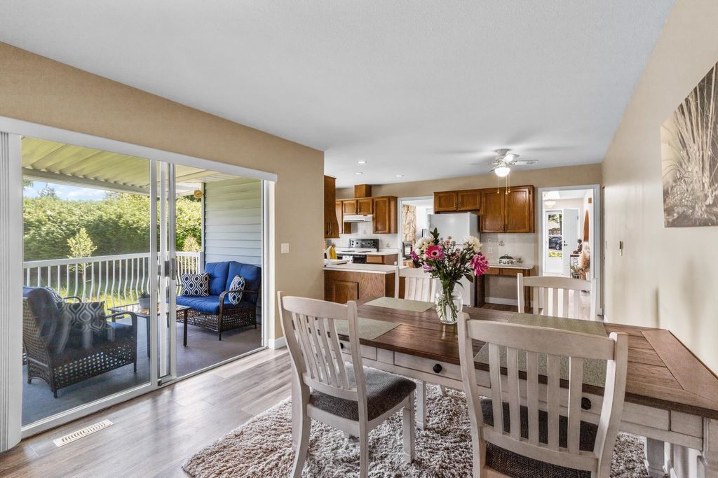 listing image 1103343285549609152