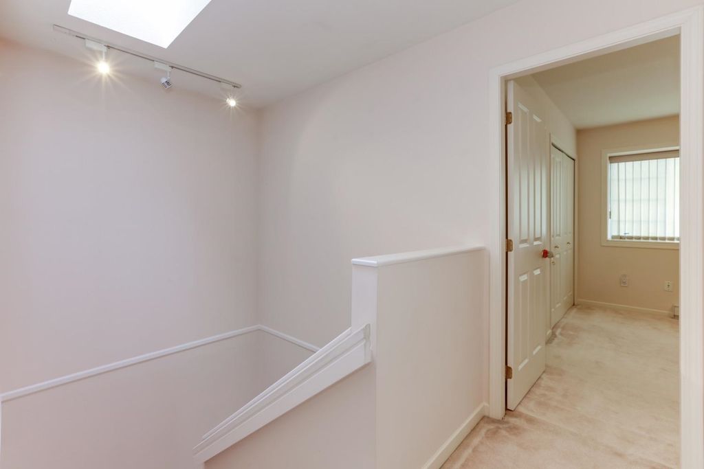 listing image 1107020281705664576