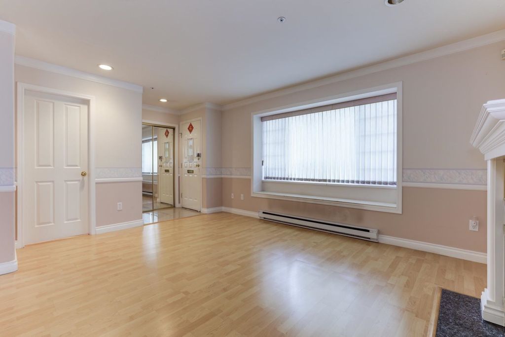 listing image 1104255388587582592