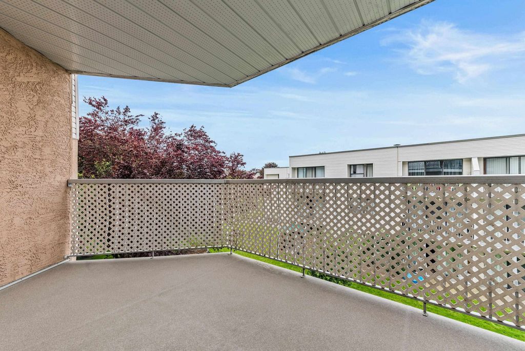 listing image 1102186944100231233