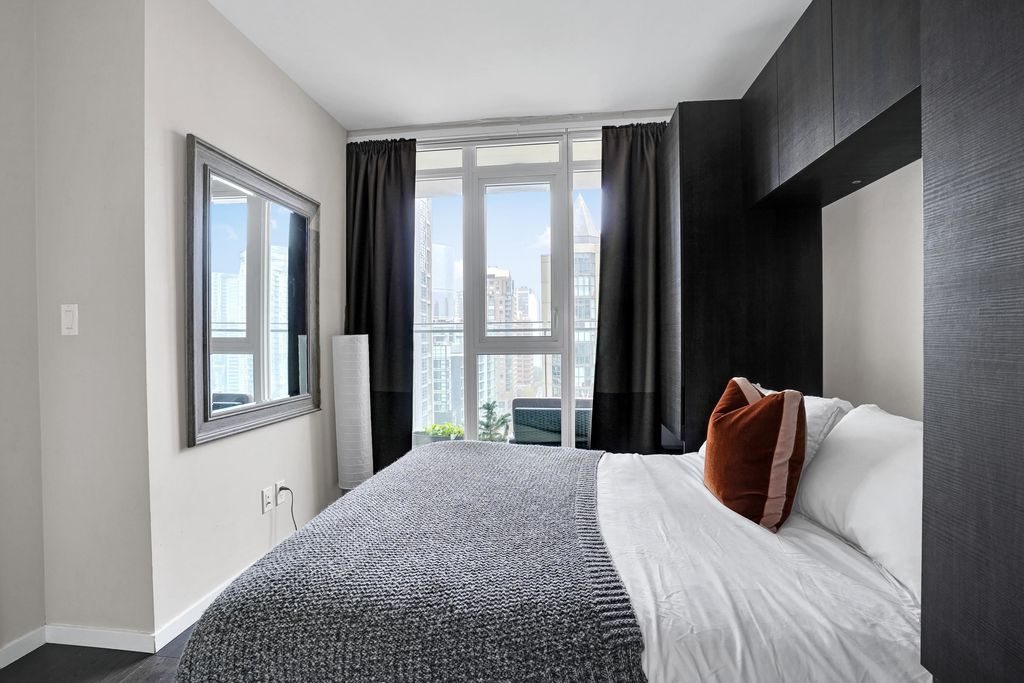 listing image 1109128565212036497