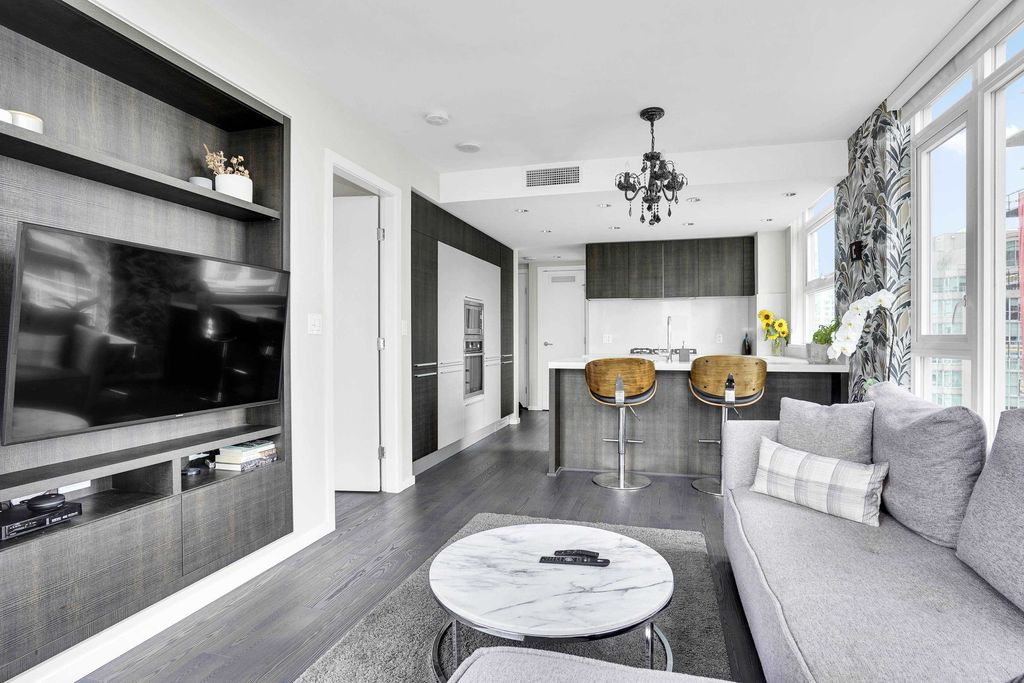 listing image 1105512372789963138