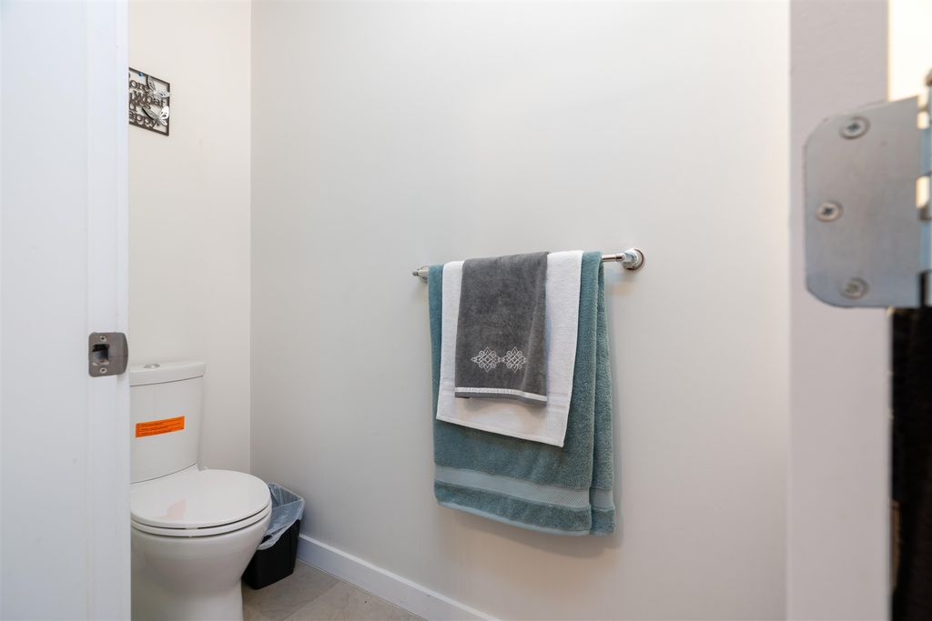 listing image 1104756103676968830