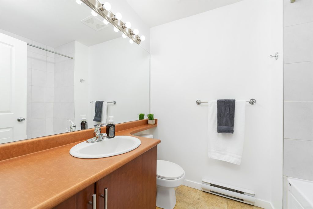 listing image 1103501818013819072