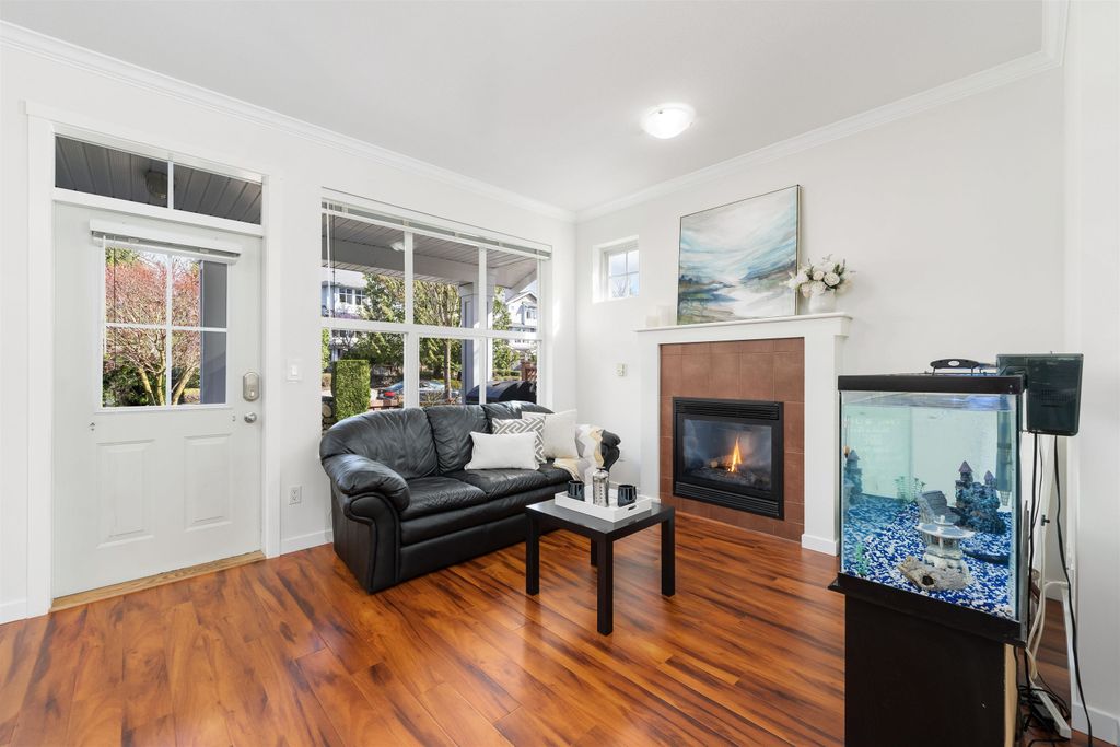 listing image 1100652510408044857