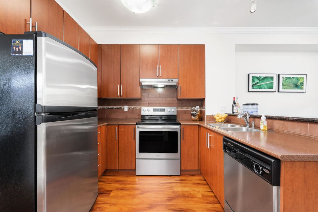 listing image 1107359304830919697