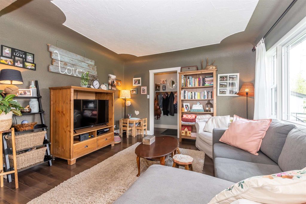 listing image 1108457795236286944