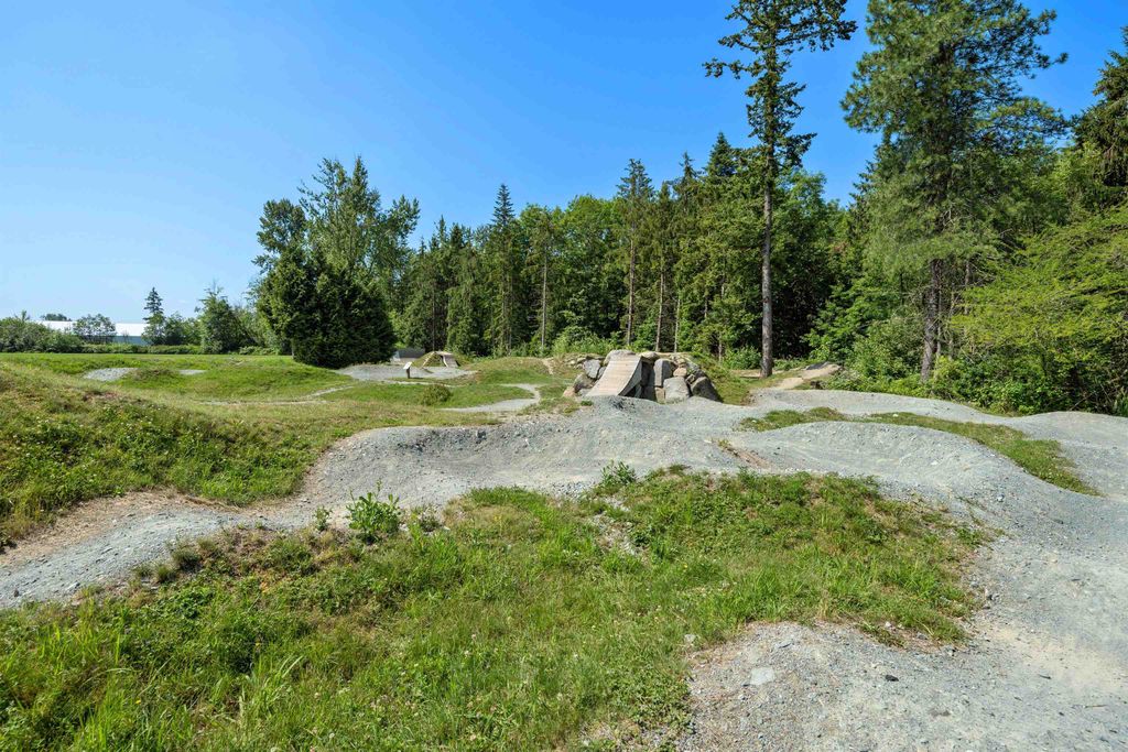 listing image 1102012766280786306