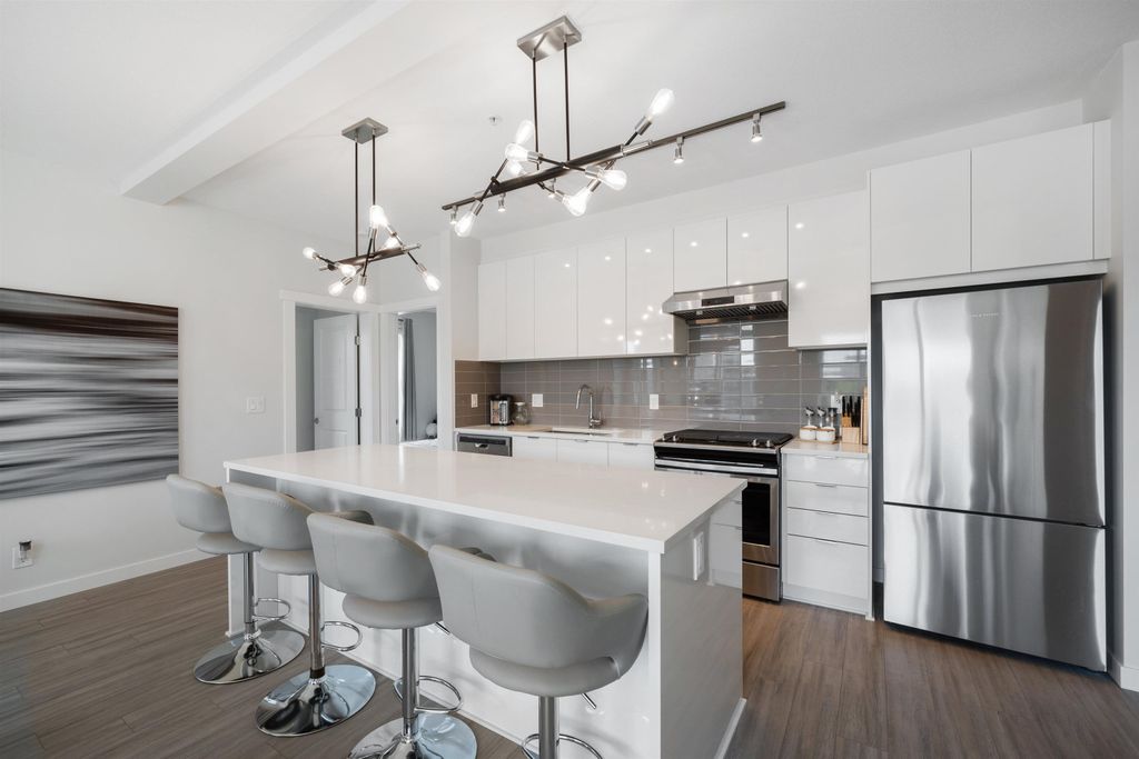 listing image 1102958474610227170