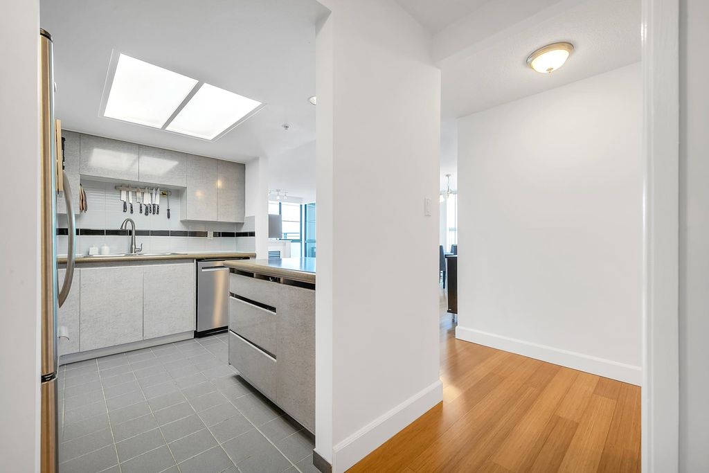 listing image 1104488571885480806