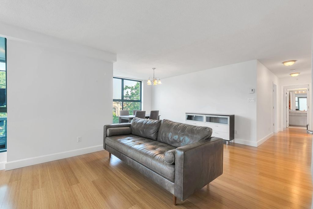 listing image 1103919188164240210