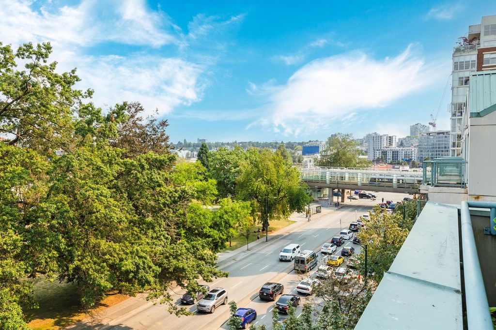 listing image 1105594741770386304