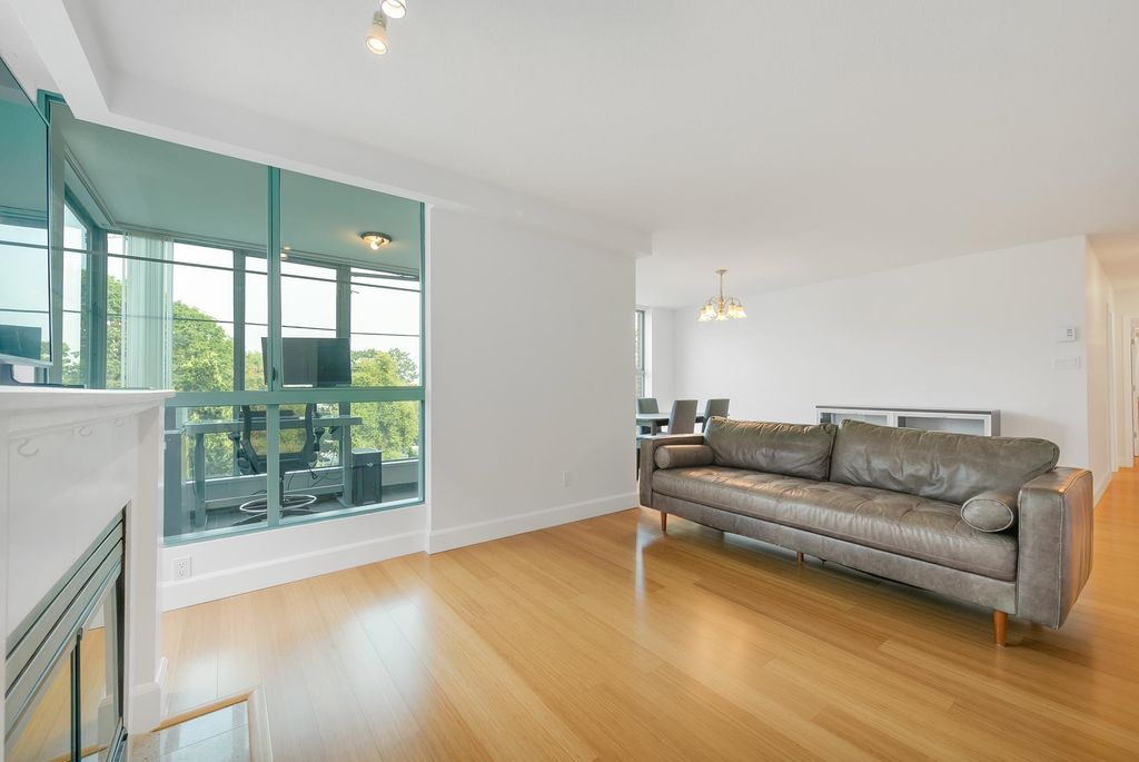 listing image 1104055920295974740