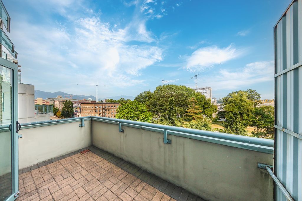 listing image 1101562764252918408